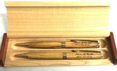 Geschenkbox aus Holz mit Gravur für zwei Donegal Pens